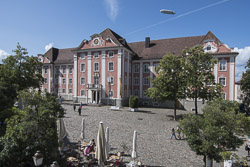 Zeppelin über Meersburg