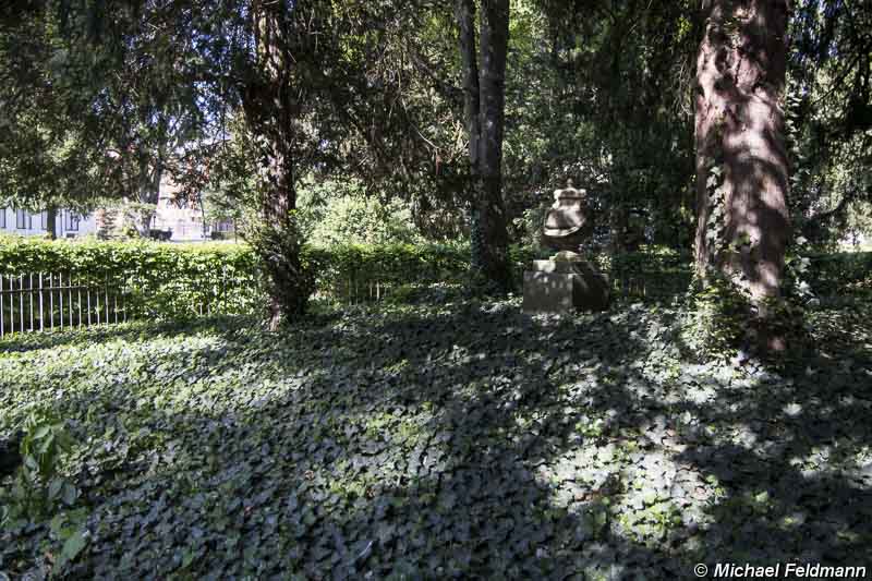 Grabmal der Landgräfin Caroline im Herrngarten