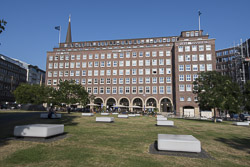 Helmut-Schmidt-Haus am Domplatz