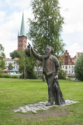 Brahms-Statue