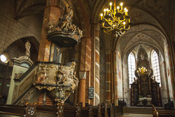Kanzel und Altar der Marienkirche in Bergen auf Rügen